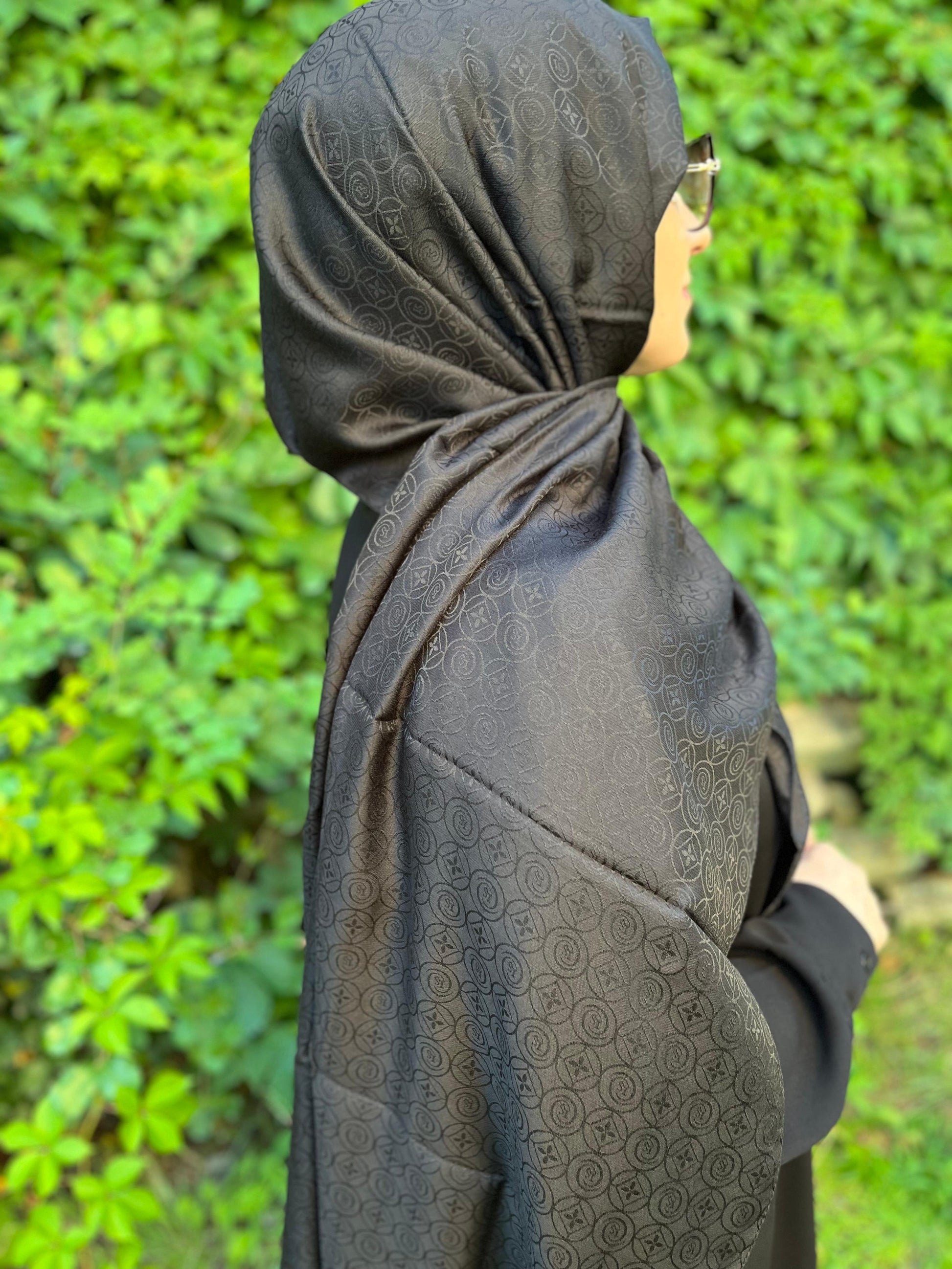 Oval Desen Viskon Şal Siyah